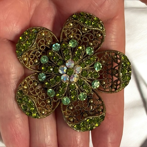 Vintage Gold Tone Green & AB Crystal Floral Brooch 2-1/4” - Picture 7 of 8